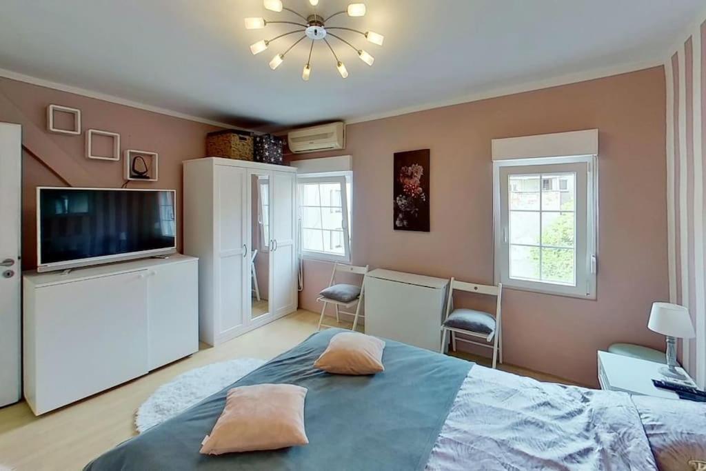 Apartment Bonjour, 5Th Floor, No Elevator Загреб Екстериор снимка